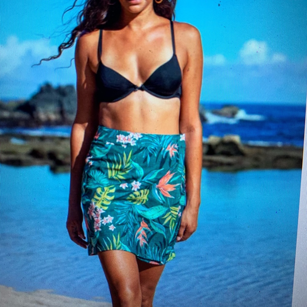 Rip Skirt Size small